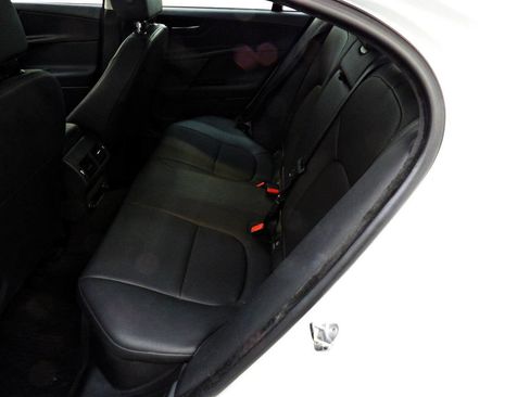 Used 2019 Jaguar XE Premium image 10