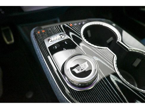 New 2026 Cadillac Optiq Luxury 2 image 27