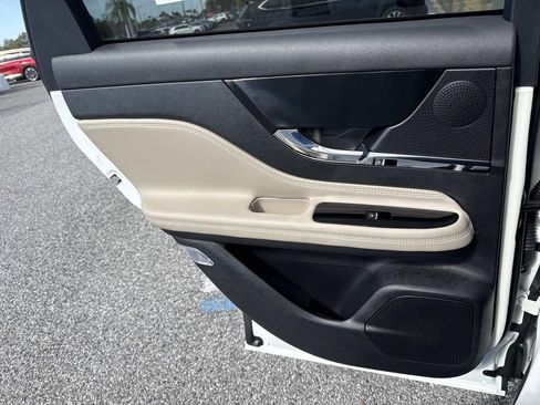 New 2026 Lincoln Corsair Premiere image 13