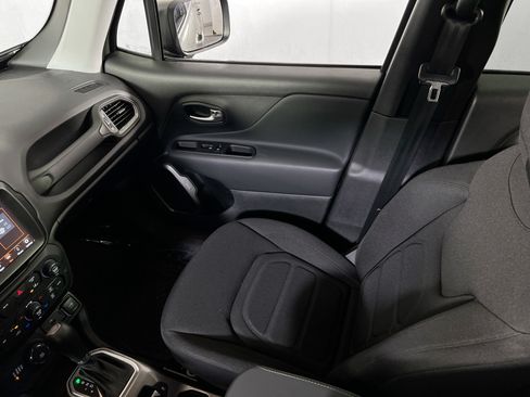 Used 2022 Jeep Renegade Latitude w/ Convenience Group AWD/4WD image 23