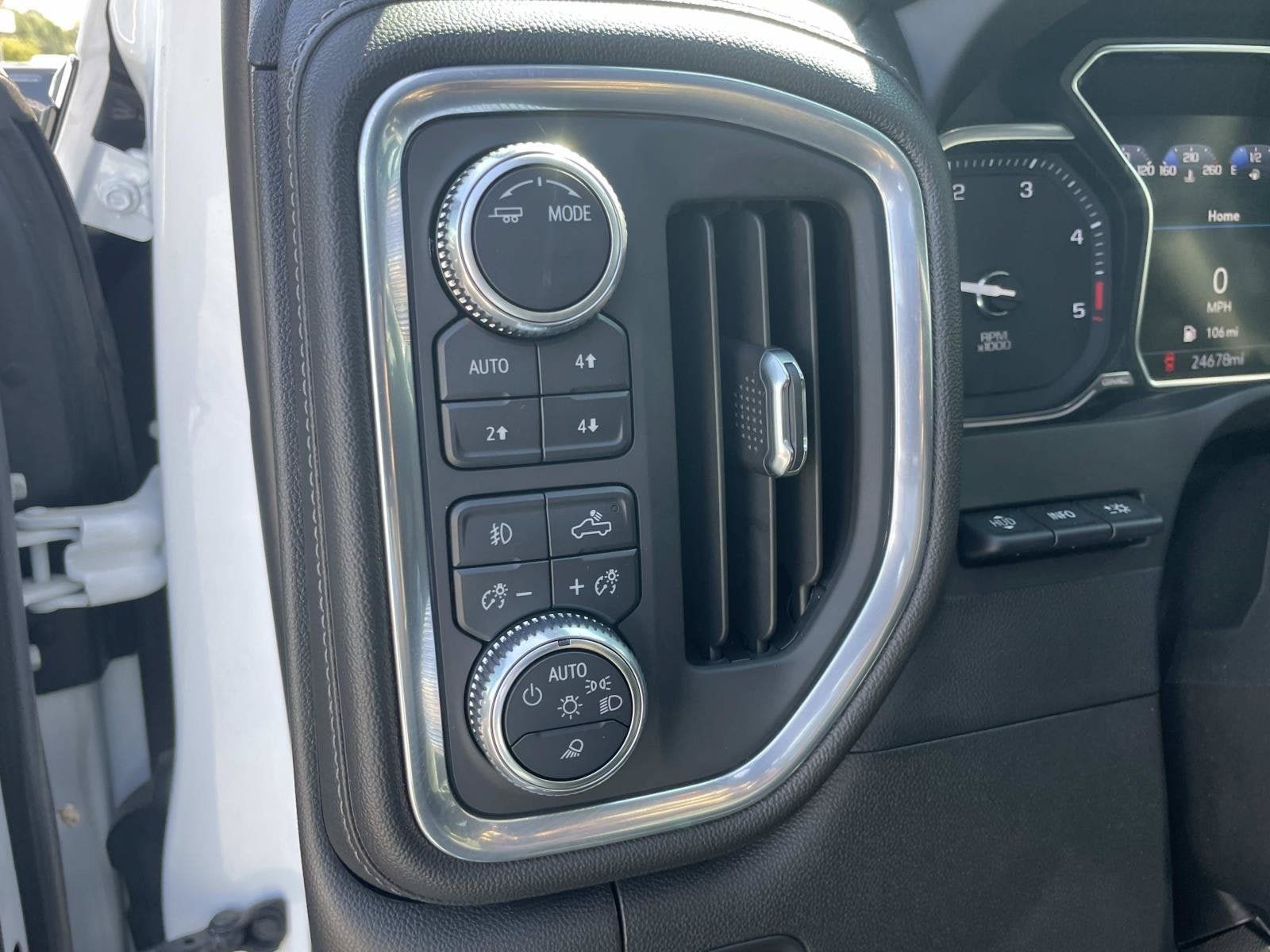 Used 2022 GMC Sierra 3500 Denali w/ Denali Ultimate Package AWD/4WD image 19