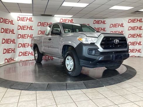 Used 2017 Toyota Tacoma SR AWD/4WD image 1