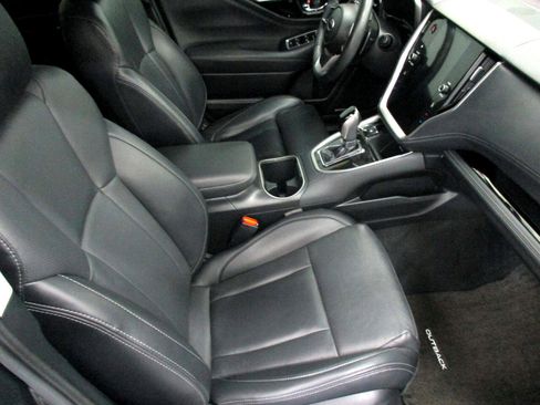 Used 2021 Subaru Outback Limited image 12