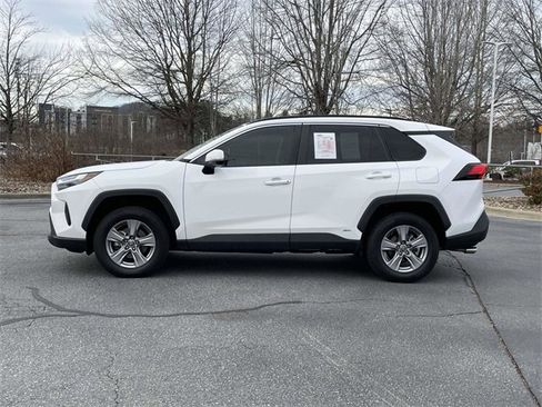Used 2022 Toyota RAV4 XLE image 2