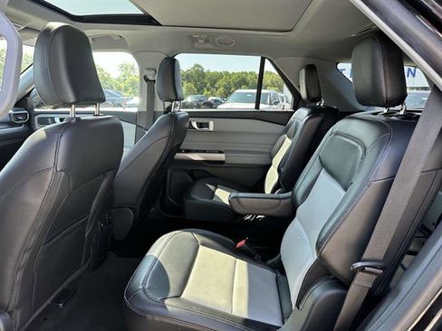 Used 2022 Ford Explorer XLT w/ Equipment Group 202A image 10