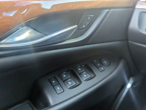Used 2015 Cadillac Escalade Premium image 35