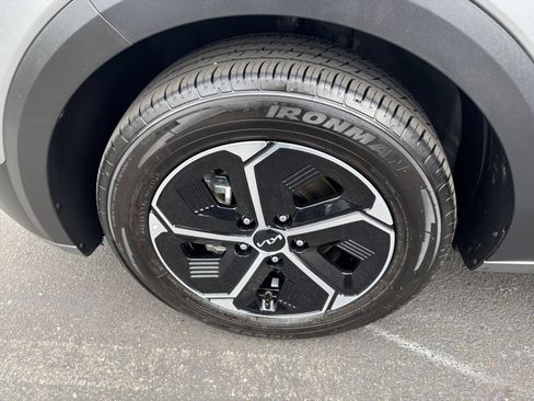 Used 2026 Kia Niro LX FWD image 28
