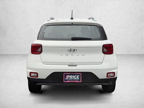 Certified 2025 Hyundai Venue SEL image 7