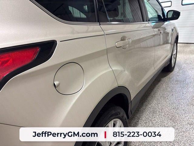 Used 2017 Ford Escape Titanium FWD image 9