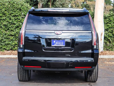 Used 2020 Cadillac Escalade Premium Luxury AWD/4WD image 7