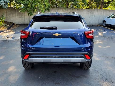 Used 2024 Chevrolet Trax LT w/ Driver Confidence Package FWD image 4