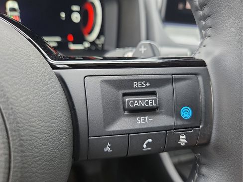 Used 2024 Nissan Rogue SL AWD/4WD image 18