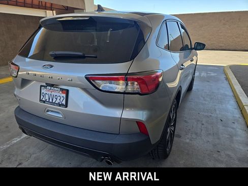 Used 2022 Ford Escape SE w/ SE Sport Appearance Package FWD image 4
