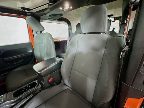 Used 2023 Jeep Wrangler Sport image 19