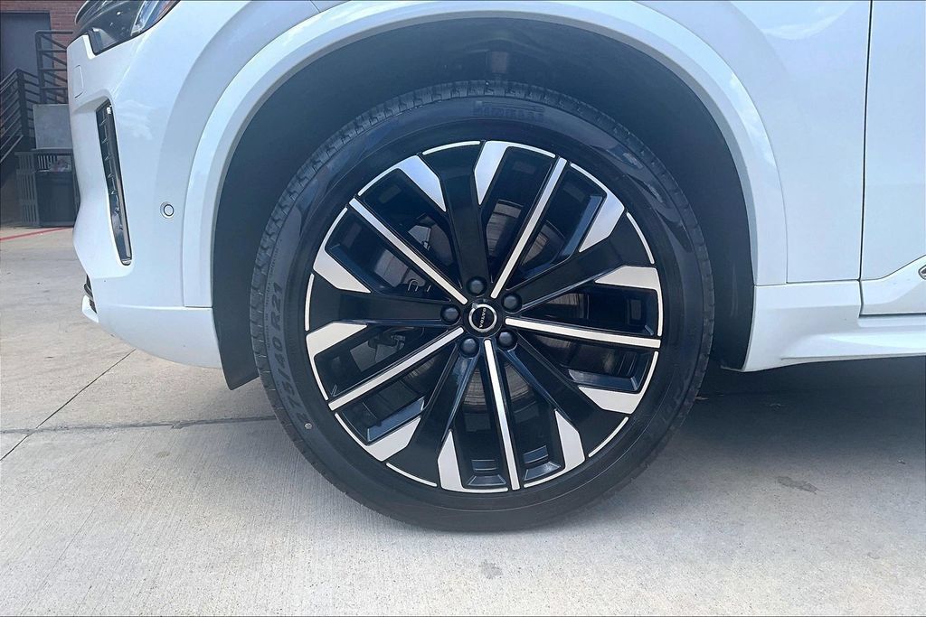 Certified 2026 Volvo XC90 B6 Plus AWD/4WD image 11
