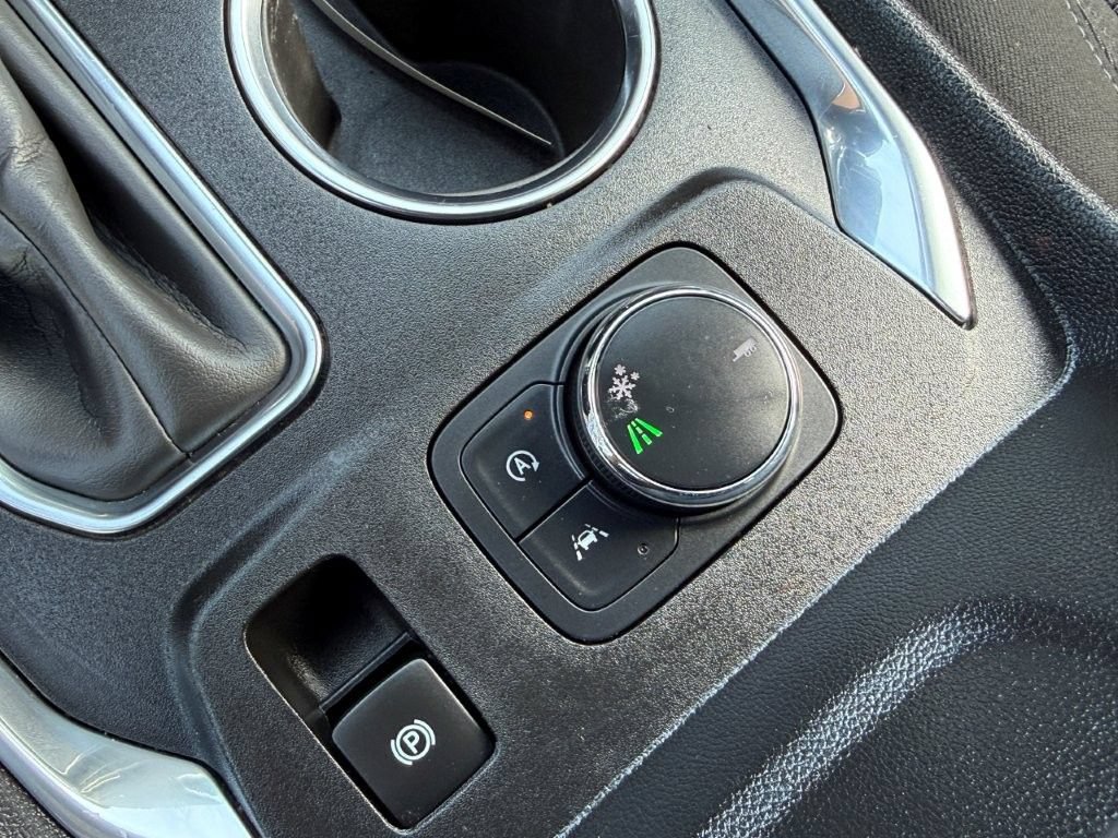 Used 2023 Chevrolet Traverse LT FWD image 31