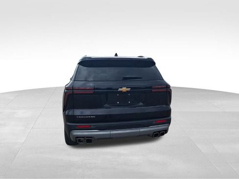 Used 2025 Chevrolet Traverse LT image 13