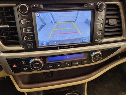 Used 2017 Toyota Highlander Limited Platinum w/ Carpet Mat Package AWD/4WD image 15