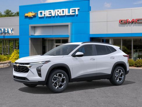 New 2026 Chevrolet Trax LT w/ LT Convenience Package FWD image 2