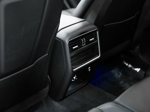 Certified 2023 Porsche Cayenne AWD/4WD image 34
