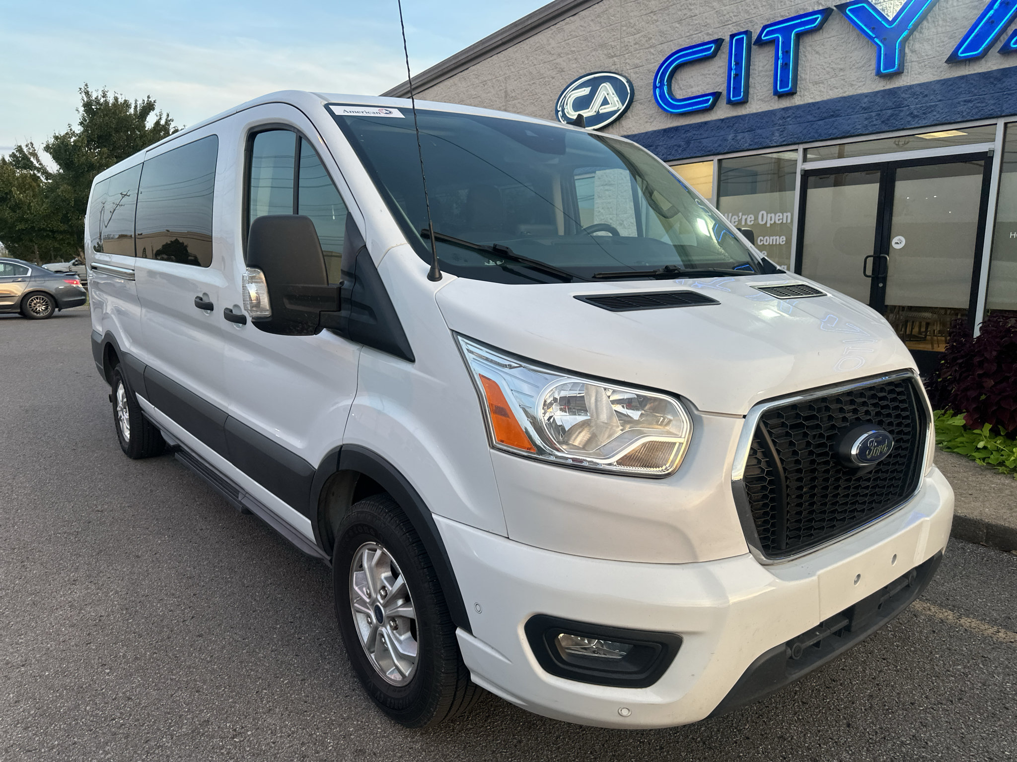 Used 2021 Ford Transit 350 XLT RWD image 2