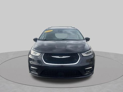 Used 2022 Chrysler Pacifica Touring-L FWD image 2