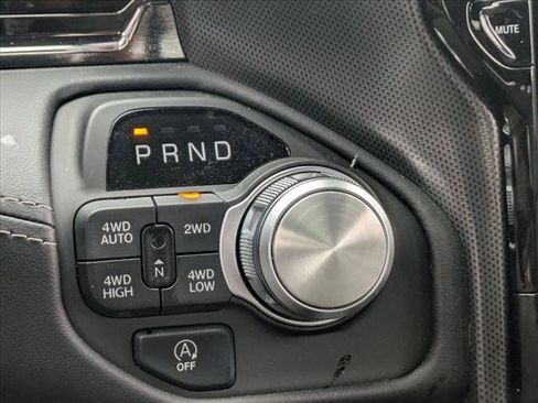 Used 2025 RAM 1500 Limited AWD/4WD image 11