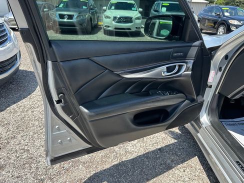 Used 2015 INFINITI Q70 3.7 RWD image 11