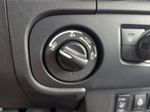 Used 2026 Nissan Frontier SV w/ All-Weather Content Package AWD/4WD image 14