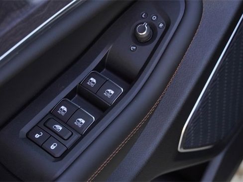 New 2025 Jeep Grand Cherokee L Overland w/ Luxury Tech Group IV image 21