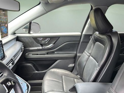 Used 2022 Lincoln Corsair AWD w/ Premium Package image 13