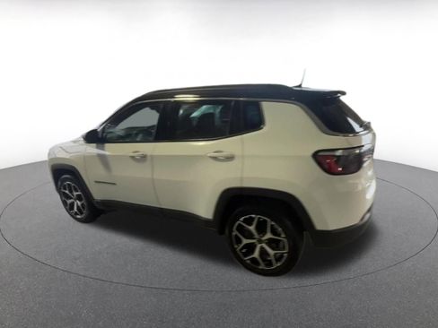 Used 2025 Jeep Compass Limited image 10