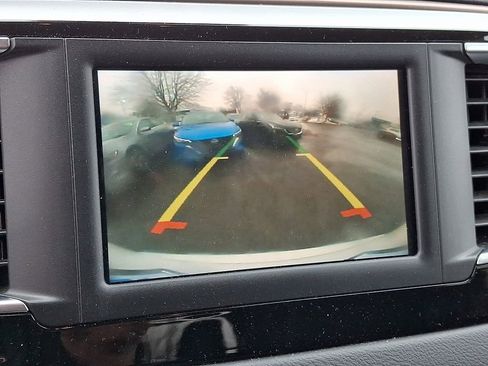 Used 2023 Chrysler Voyager LX image 18