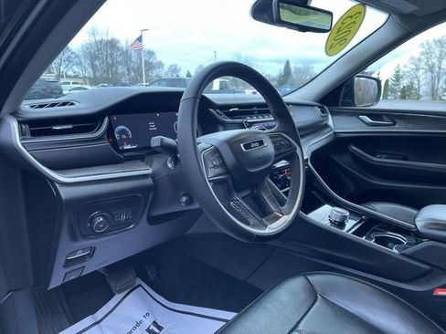 Used 2023 Jeep Grand Cherokee Limited w/ Luxury Tech Group II image 10