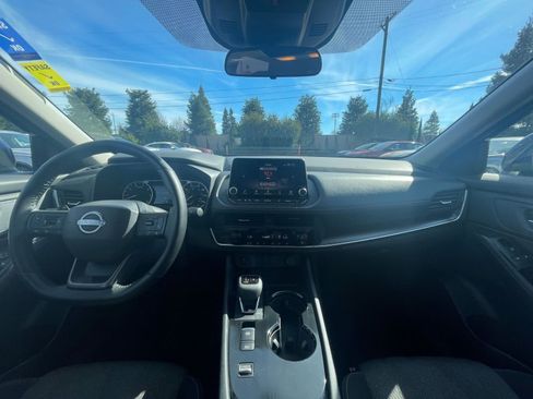 Used 2025 Nissan Rogue SV image 29