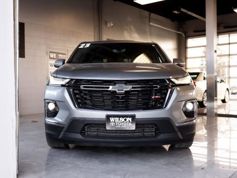 Used 2023 Chevrolet Traverse RS image 3