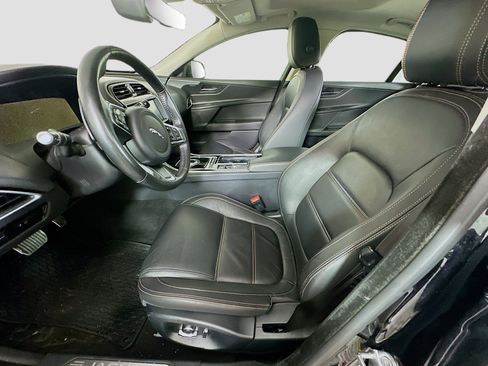 Used 2019 Jaguar XE Prestige RWD image 13