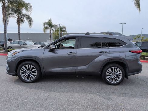 Used 2023 Toyota Highlander Platinum image 7