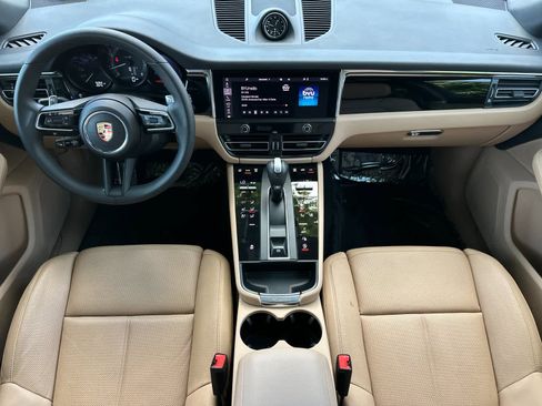 Certified 2025 Porsche Macan AWD/4WD image 6