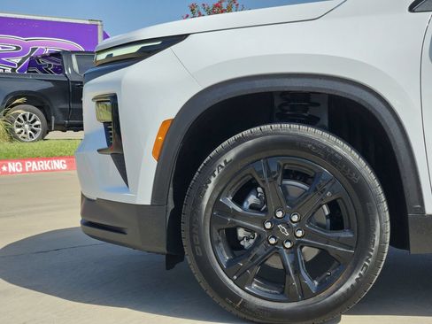 New 2027 Chevrolet Traverse LT w/ Midnight/Sport Edition FWD image 11