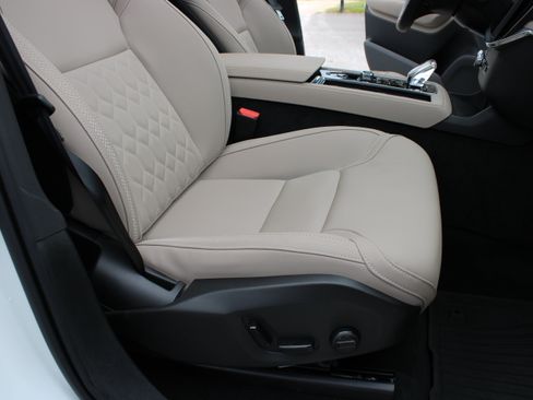 Used 2025 Volvo XC90 B6 Plus AWD/4WD image 19