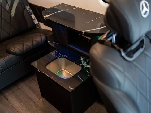 Used 2024 Mercedes-Benz Sprinter 2500 image 36