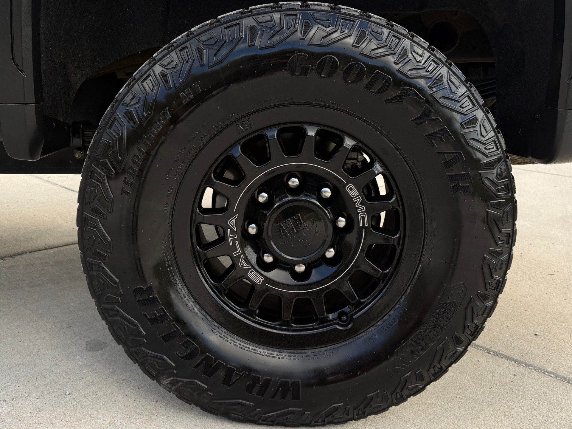 Used 2024 GMC Sierra 2500 AT4X w/ AT4X AEV Edition AWD/4WD image 12