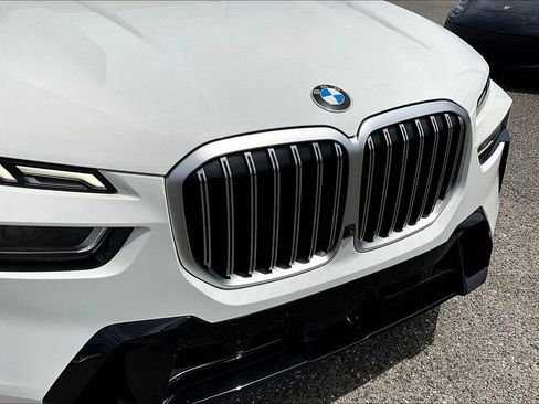Used 2023 BMW X7 xDrive40i w/ M Sport Package AWD/4WD image 32