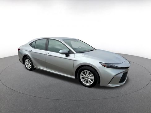 Used 2025 Toyota Camry LE image 2