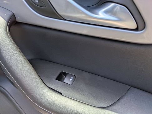 Used 2025 Chevrolet Blazer LT FWD image 34