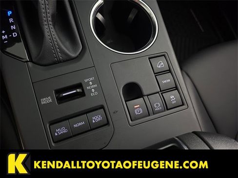 Used 2025 Toyota Highlander XLE image 16