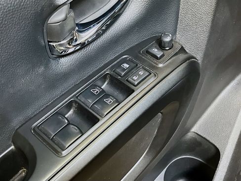 Used 2024 Nissan Titan PRO-4X w/ Pro-4x Convenience Package AWD/4WD image 18