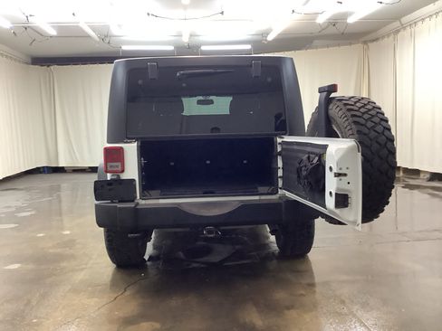 Used 2018 Jeep Wrangler Unlimited Sport S image 11