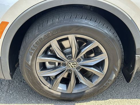 Used 2023 Volkswagen Tiguan SE w/ Panoramic Sunroof Package FWD image 13